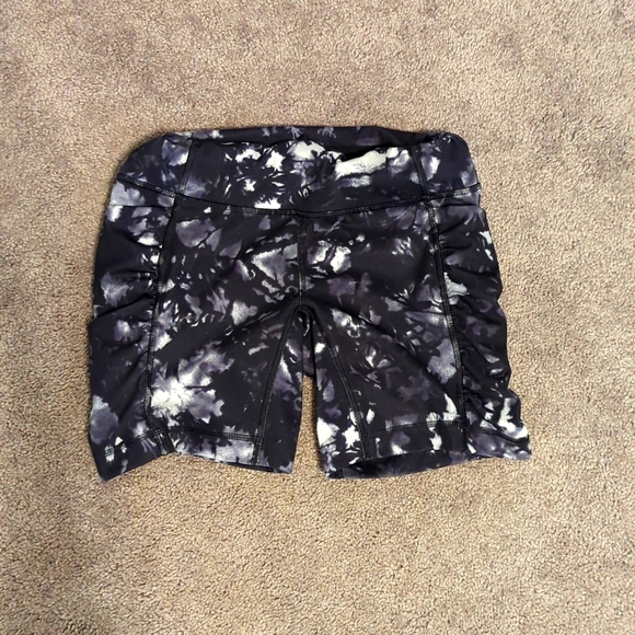 lululemon athletica Pants - Lululemon Wunder Under Bike Shorts